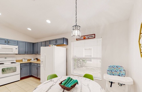 Lake Wilson Preserve House | Updated home close to Disney with private pool, game room, & washer/dryer