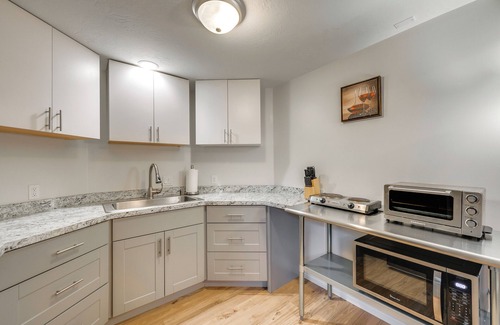Sandy Apartment | Updated Home w/Mtn Views: 8 Mi to Snowbird Resort