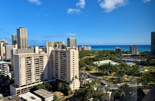 McCully - Moiliili Condo | Updated! Humble Hawaiian Monarch Studio | Pool