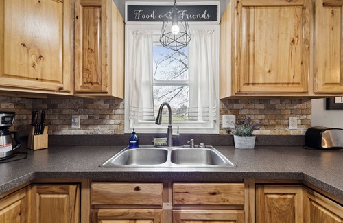 Lansing House | Updated Lansing Home | 4BR w Basement Theater Room