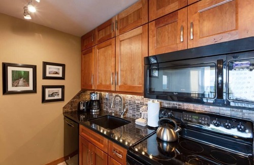 Kihei Apartment | Updated oceanfront gem @ Sugar Beach Resort, Central AC, NO Booking fees!n