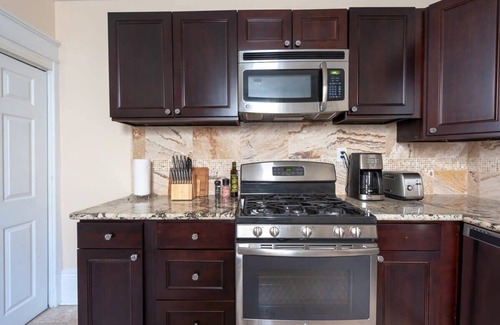 Uptown Historic District Condo | Updated Quiet and Comfortable Uptown 1br Apt
