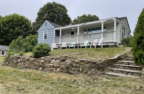 Westerly House | Updated Ranch in a quiet neighborhood 5 min from the beach and other amenities
