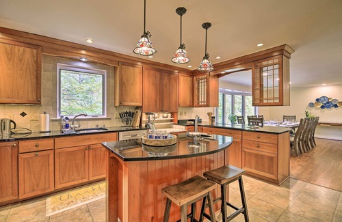 Kingsport House | Updated Ranch-Style Home w/Scenic Deck, Pond