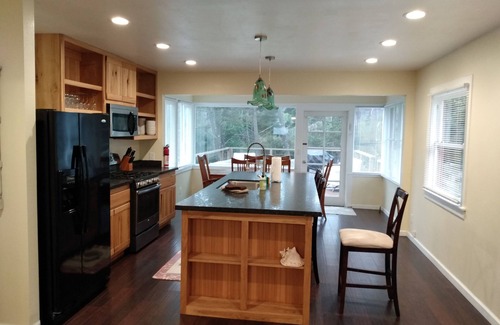 Fort Bragg House | Updated Ranchhouse, large yard & rear deck.