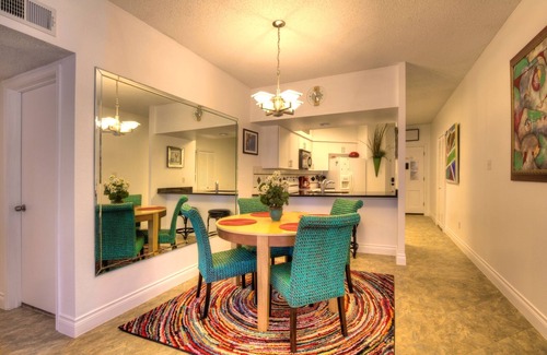 New Braunfels Condo | Updated Single Story Comal River Condo with Pool-Walk to Downtown NB