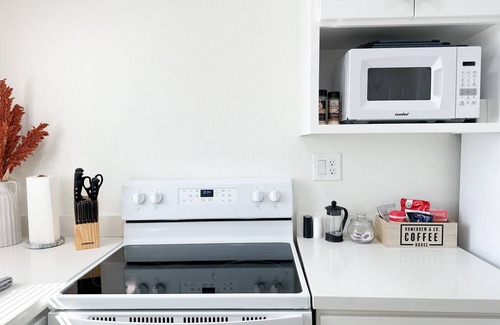 Salida Apartment | Updated studio in Salida ca. HWY 99 located 1 mile away. Kaiser 2 mi away