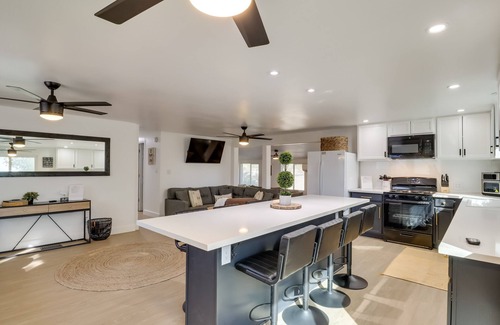 Topock House | Updated Topock Home w/Deck & Fire Pit!