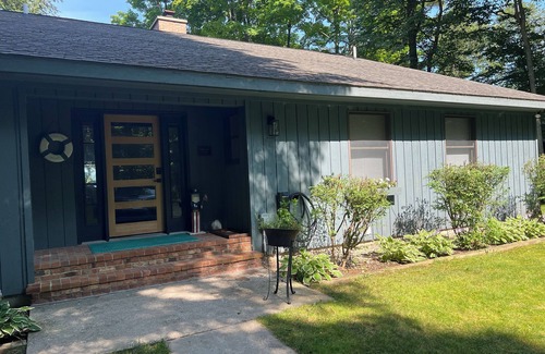 Bellaire House | UPDATED TORCH LAKE HOME 5BD/3BA w/PRIV BEACH