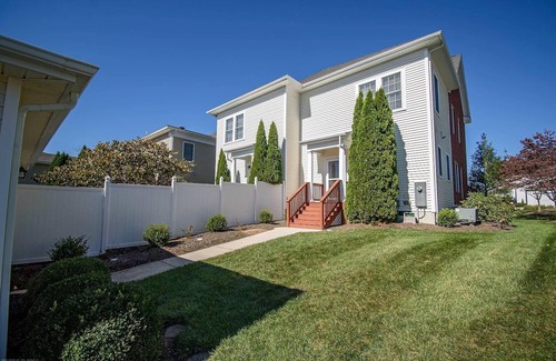 Blacksburg House | Updated townhouse, conveniently located 2 miles from VT campus, and downtown Blacksburg