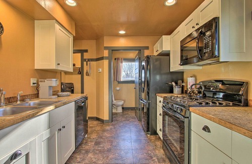 Bynum House | Updated Townhouse w/Pergola, Walk to Downtown!