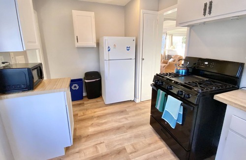 University Heights House | Upgraded 3 Bed Pet Friendly with In-Home Office