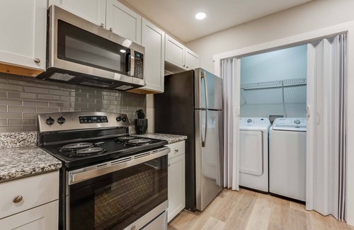 Pittsburgh House | Upgraded and close to downtown and 75/85