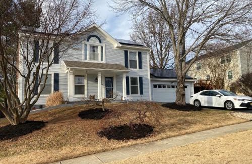 Colesville House | Upgraded, beautiful 4 BD Colonial in Silver Spring