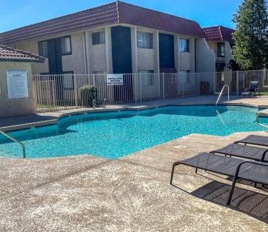 Riverside Apartment | Upgraded Condo Close to All the Tempe Action