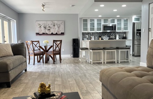 Kendale Lakes House | Upgraded home located very central