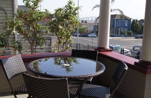 Grant Hill Condo | Upgraded Victorian Unit Close to DT, Conv Ctr, Zoo, Coronado, Airport, Sea World