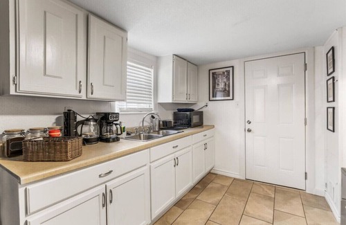 Fort Worth House | Uplifting 2BD: Centered, Inspiring & Heartwarming!