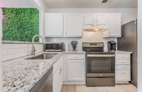 Grand Prairie House | Upon arrival you will be met with a calming sensation. 2 bedroom/2 bathroom.