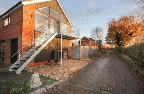 Calne Apartment | Upper Annex