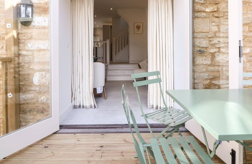 Chipping Norton House | UPPER BARN, pet friendly, with a garden in Chipping Norton