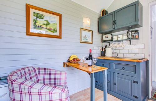 Upper Beeding Apartment | Upper Beeding Retreat: Cozy Self-Contained Garden Studio