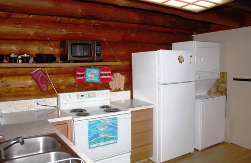 Moose Pass Cabin | Upper Paradise Log Cabin - Nightly Rental in the Woods