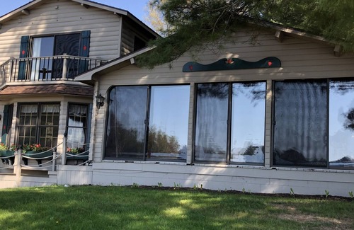 Mears House | Upper Silver Lake, Beautiful 5 Bedroom Lake Front Log Cabin Style Home