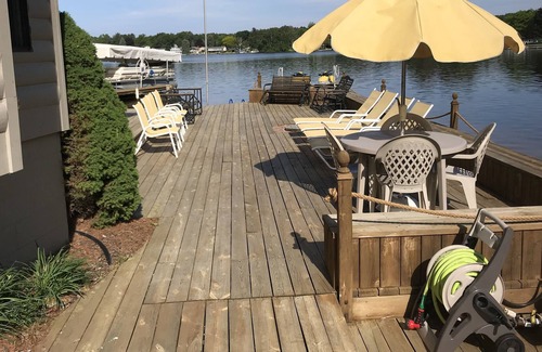 Mears House | Upper Silver Lake, Beautiful 5 Bedroom Lake Front Log Cabin Style Home