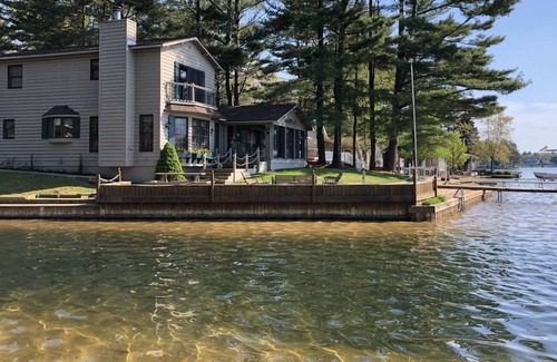 Mears House | Upper Silver Lake, Beautiful 5 Bedroom Lake Front Log Cabin Style Home