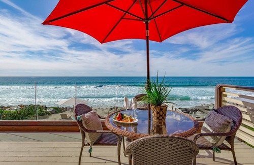 Peacock House | Upper Unit Pet Friendly Beachfront Duplex with a Spa P913-1