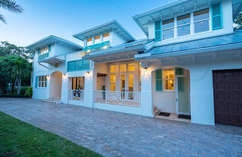 Stuart Villa | Upscale 2018 Elegant Mansion with Pool
