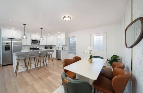 Bridgeport House | Upscale 4BR Retreat at the Reservoir!