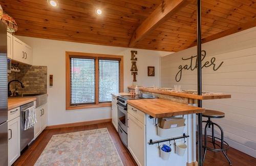 Boone Cottage | Upscale Cottage Near Blue Ridge Parkway