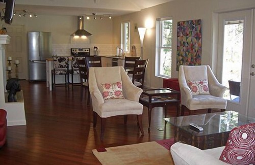 Hendersonville House | Upscale Dog Friendly Peaceful Cottage Near Town & TV Fun