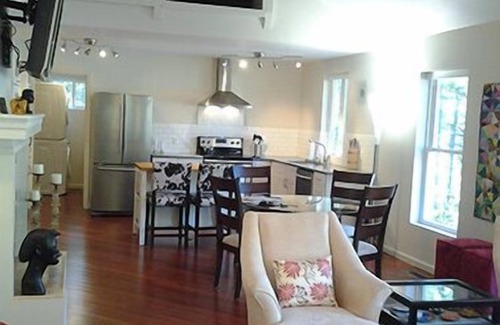 Hendersonville House | Upscale Dog Friendly Peaceful Cottage Near Town & TV Fun