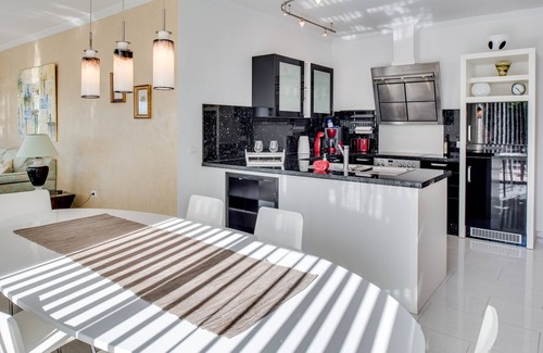 Guia de Isora Apartment | upscale furnishings, 2 bedrooms, 2 bathrooms, community pool, dream view