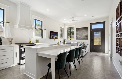 Roseland Terrace Historic District House | Upscale Garden District Stunner Near LSU/Downtown - Sleeps 8