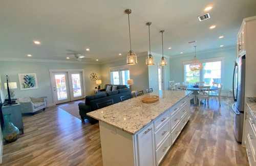 Morgantown House | Upscale home w/pools, tennis & views