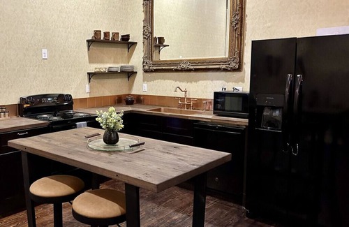 Okemah Apartment | Upscale Inn With Historical Distinction and Modern Comfort