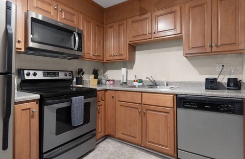 Crabtree Apartment | Upscale King 3 Bed Suite—Mins to Downtown Raleigh!