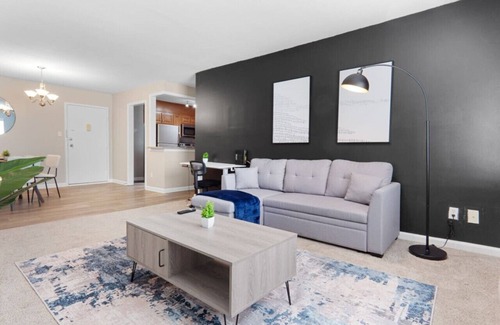Crabtree Apartment | Upscale King 3 Bed Suite—Mins to Downtown Raleigh!