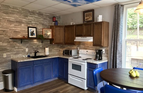 Ashfield Apartment | Upscale King Suite with Purple Mattress and reserved off-street parking
