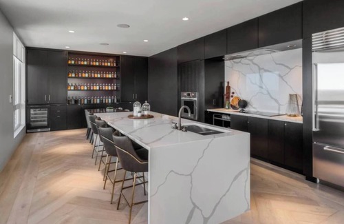 Home Park Apartment | Upscale Midtown Retreat ✨ Modern Comfort, Free Parking & Close to Mercedes-Benz