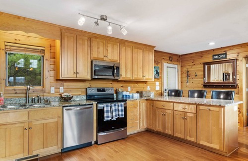 Fleetwood Cabin | Upscale Mountain Cabin with Great Views