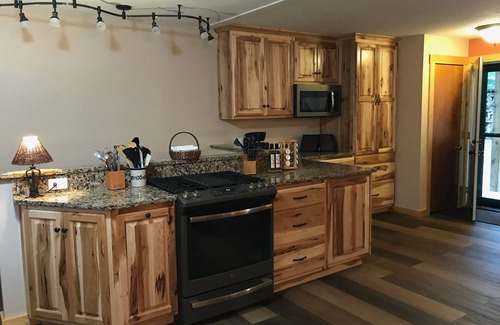 Wetmore House | Upscale north woods Cabin in Hiawatha National Forest near Pic Rocks!Snowmobile!