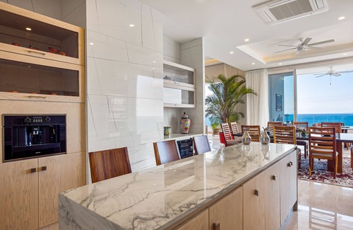 Mismaloya Condo | Upscale oceanfront condo with extensive balcony, pool & ocean views