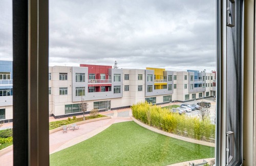 Evergreen Park Apartment | Upscale Palo Alto 2BR w/W/D & Pool, walk to Pinterest, by Blueground