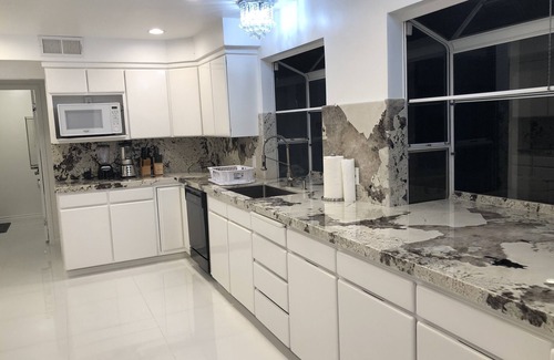 Woodland Hills House | UPSCALE PRIVATE HOUSE RELAX POOL&JACUZZI 4BEDROOM 3BATH exceptional LOCATION