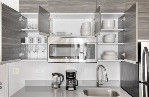 South Loop Apartment | Upscale South Loop 1BR nr L & Grant Park, by Blueground